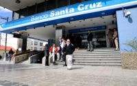 El Gobierno actuó de oficio ante los descuentos anticipados de las tarjetas de crédito del Banco Santa Cruz