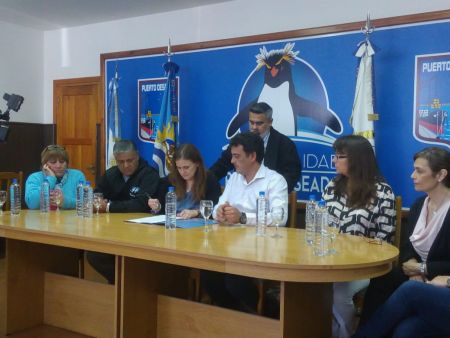 Vessvessian visitó Puerto Deseado y firmó convenios de fortalecimiento