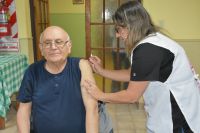 Se llevó adelante jornada de vacunación en el Centro de jubilados Belgrano