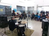 El músico Jorge Araujo brindó una clase abierta de batería y un encuentro de músicos en vivo