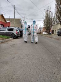 Agentes sanitarios visitan puerta a puerta el Barrio Germán Vidal en Río Gallegos