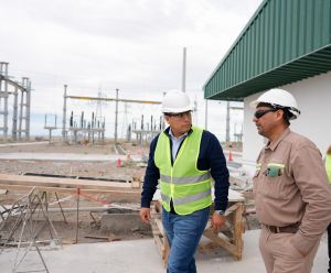 Vidal supervisó la interconexión eléctrica en El Pluma: &quot;Nosotros estamos haciendo lo que otros dejaron abandonado&quot;