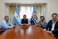 El gobernador Claudio Vidal, el jefe de Gabinete de Ministros y ediles de El Chaltén. 