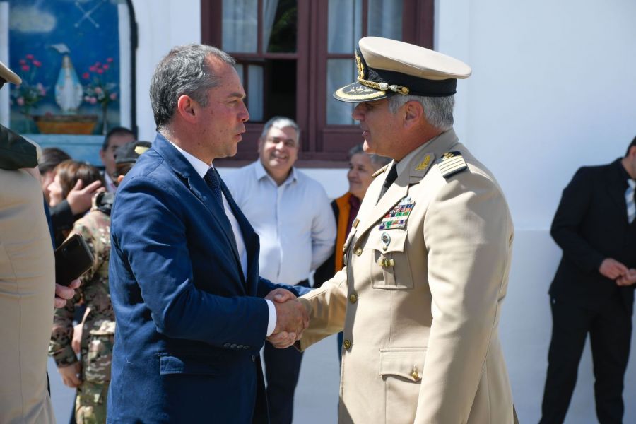 Álvarez asistió al cambio de mando en la Prefectura de Zona Mar Argentino Sur