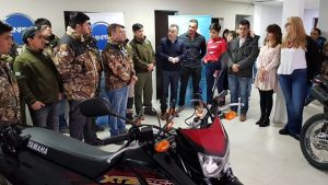 Se concretó entrega de  equipamiento a los guardapescas