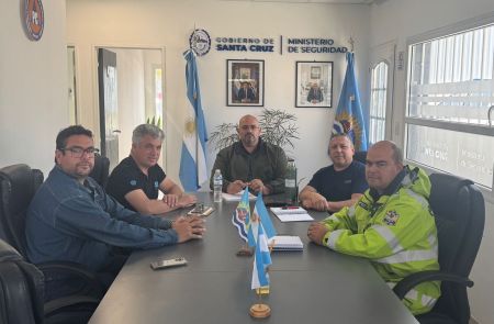 Seguridad y Servicios Públicos acuerdan labor conjunta en la protección del recurso y combate a la distribución ilegal de agua en Caleta Olivia