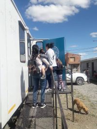 El Tráiler de salud visitó los Barrios Madres a la Lucha y Evita de Río Gallegos