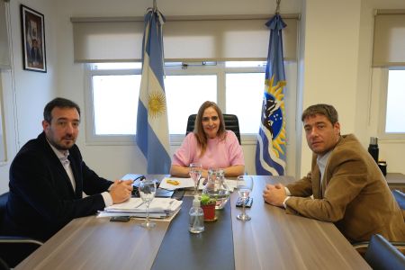 La ministra de la Producción, Comercio e Industria, Nadia Ricci recibió al intendente de Puerto Deseado, Juan Raúl Martínez, y al concejal Marcelo Vidal.