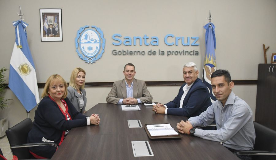 El Gobierno y la Cámara Inmobiliaria avanzan en la creación del Colegio de Corredores Inmobiliarios en Santa Cruz