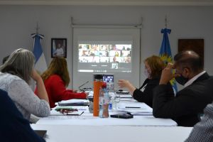 Aúnan criterios de trabajo para implementar nuevo programa de capacitación y formación en Santa Cruz