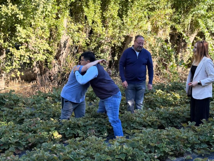 El gobernador Claudio Vidal recorre Perito Moreno y mantiene encuentros con vecinos y productores
