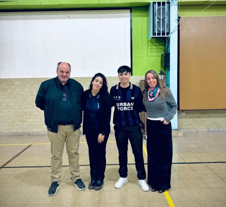 Paulo Lunzevich, acompañado y Delfina Castests en el Colegio Fátima