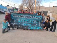 El grupo de manifestantes que arribó ayer al Ministerio de Salud y Ambiente. 