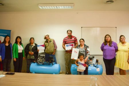 Se entregó maquinaria e insumos a emprendedorxs de Río Gallegos