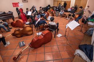 Comenzó el seminario de contrabajo para alumnxs y profesorxs de toda la provincia