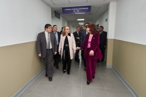 El ministro García durante la recorrida por la ampliación del Hospital. 