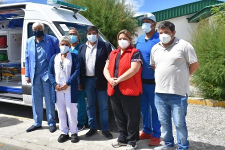 El Gobierno entregó ambulancias en Piedra Buena y Puerto Santa Cruz