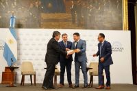 Leguizamón entregó distinciones a personalidades destacadas de América Latina