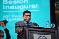 Claudio Vidal, gobernador de Santa Cruz, dirige su mensaje a la comunidad de la provincia. 