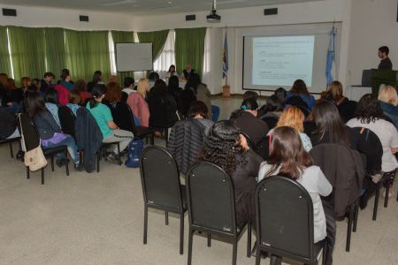 Capacitan a agentes sanitarios en Prevención del suicidio