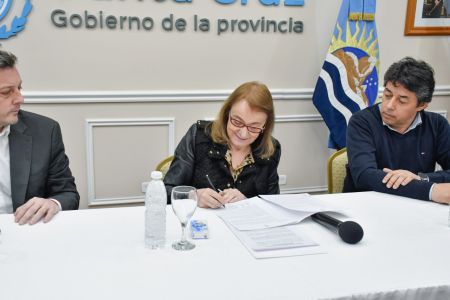 Alicia encabezó la presentación del aumento en los montos de la Tarjeta Social