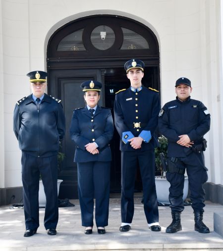 Alicia recibió a efectivos policiales que asistieron a una madre a punto de dar a luz