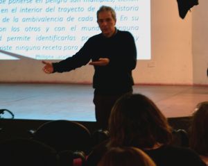 Los adolescentes necesitan una escuela y un docente que generen confianza