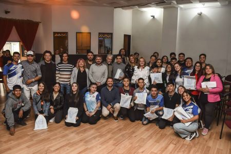 Alicia recibió a la delegación que representó a Santa Cruz  en Cosquín