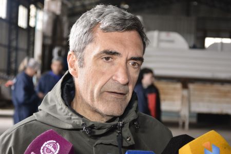 Santa Cruz Puede inició la descarga de la planta de alimentos balanceados en el predio del centro comercial e industrial