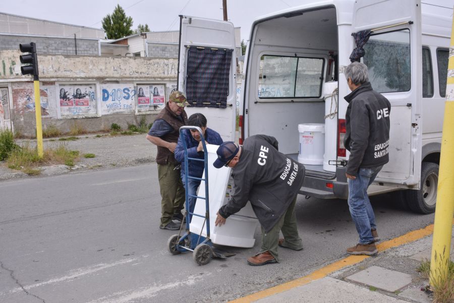 Educación entregó equipamiento a la Escuela N°15 de Río Gallegos