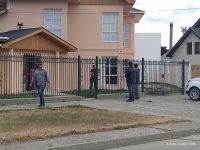 Familias del barrio Jardín de Rio Gallegos reciben la visita del operativo “Cuidemos el agua”