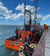 Después de 10 años vuelve a operar un barco merlucero en Puerto San Julián