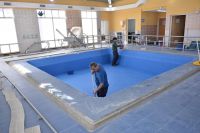 Educación acondiciona piletas en escuelas especiales para el regreso a clases