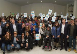 Alicia entregó certificados de posesión de terrenos a 100 familias de Río Gallegos