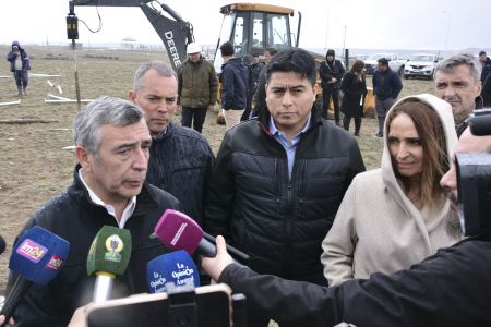 Visita al predio donde se instala un parque solar en Río Gallegos. 