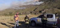 Vialidad Provincial articula acciones para ayudar a sofocar incendio en Bosques de Cañadón del Río Oro