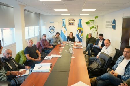 Reunión de trabajo para la actividad turística en Lago del Desierto.
