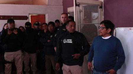 Autoridades Provinciales realizaron una recorrida en el barrio 2 de abril para fortalecer acciones en materia de seguridad