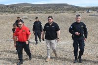Autoridades del Ministerio de Seguridad en los rastrillajes. 