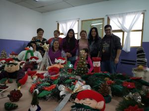 El CIC Virgen del Valle de Caleta Olivia realizó taller de artículos Navideños