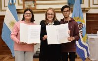 Estudiantes parlamentarios dialogaron con la gobernadora en el Salón Blanco