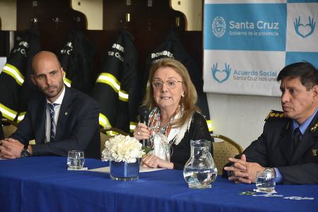 Alicia destacó el compromiso de los Bomberos de Santa Cruz