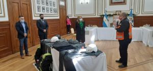 Alicia participó de la entrega de indumentaria a personal de la Dirección de Búsqueda y Rescate