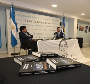 La Casa de Santa Cruz recibió al escritor Antonio Andrade