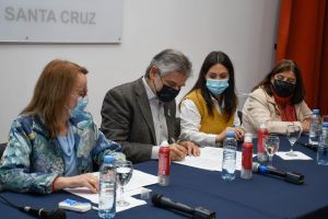 Alicia firmó un convenio para el proyecto del polo tecnológico en Santa Cruz