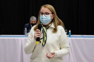Alicia: “Esta entrega de terrenos abre una oportunidad para tener la casa que necesitan”