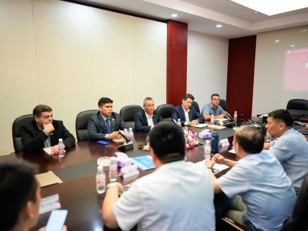 Claudio Vidal gestiona inversiones para Santa Cruz en China: &quot;Estamos trabajando para el futuro de nuestra gente&quot;