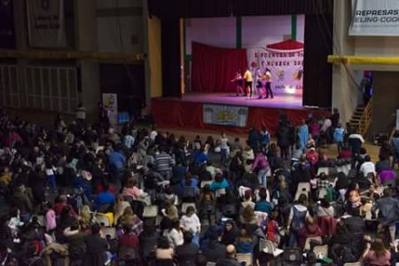 Con  un colorido espectáculo la Escuela Provincial de Danzas brindó su primera muestra del año