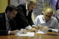 FOMICRUZ firmo convenio de colaboración con el Municipio de Río Gallegos