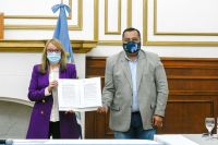 El Gobierno de Santa Cruz firmó un convenio para obras con el municipio de Los Antiguos
